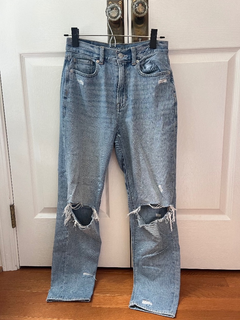 High Rise Size 2 Regular Light Wash American Eagle Distressed Jeans